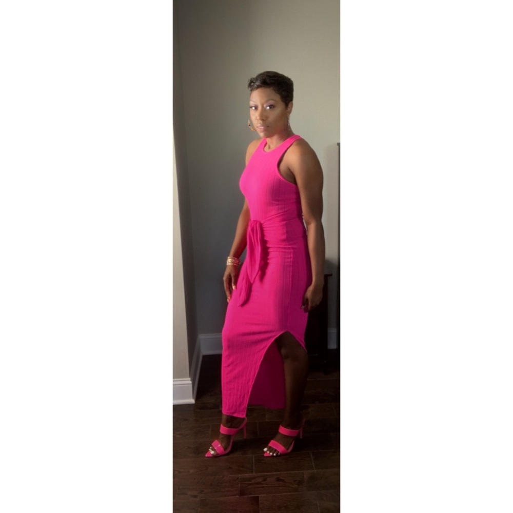 Bright pink maxi dress with side slit - Picture 4 of 4
